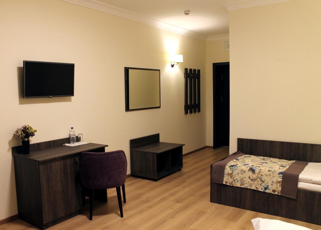 Non-Stop Economy Hotel Boryspilʼ Exteriör bild