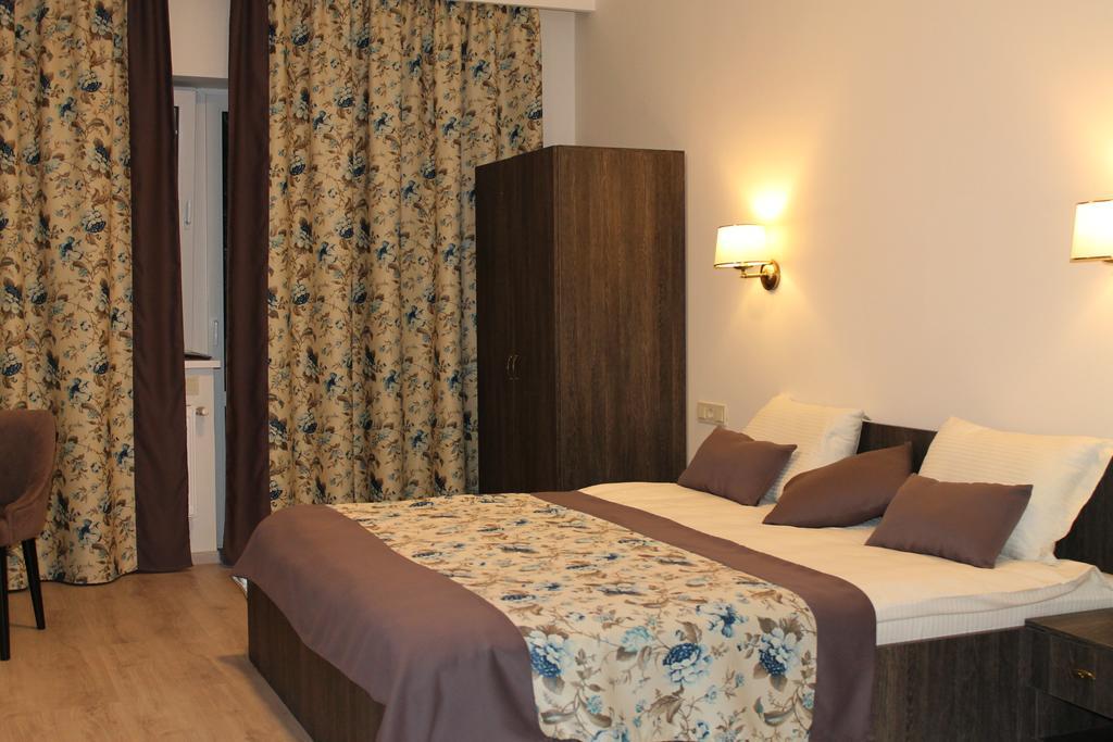 Non-Stop Economy Hotel Boryspilʼ Exteriör bild