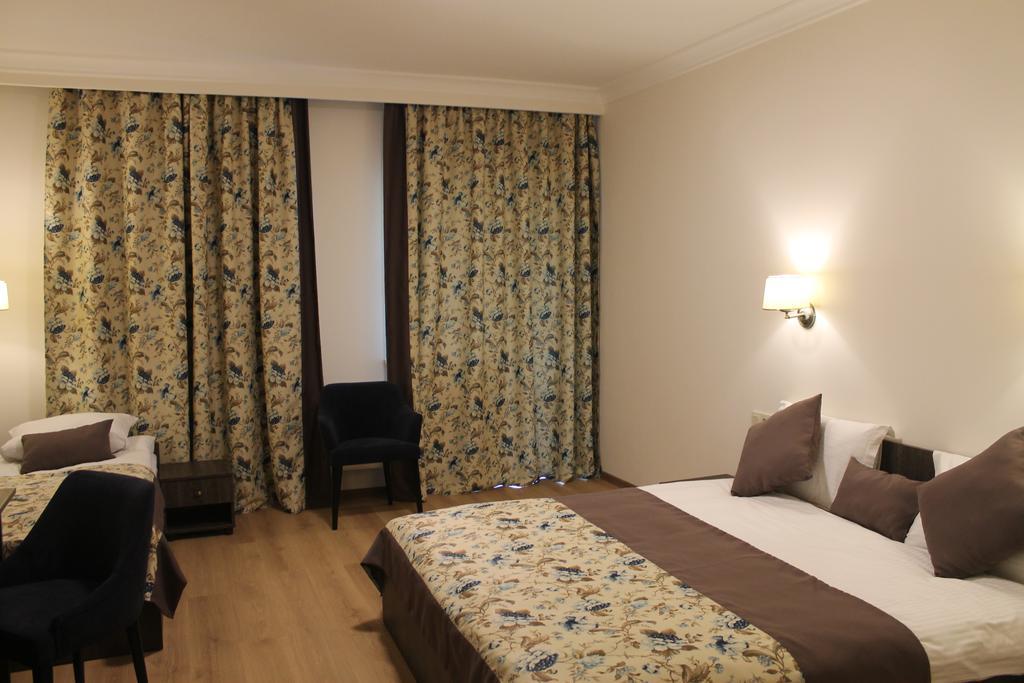 Non-Stop Economy Hotel Boryspilʼ Exteriör bild