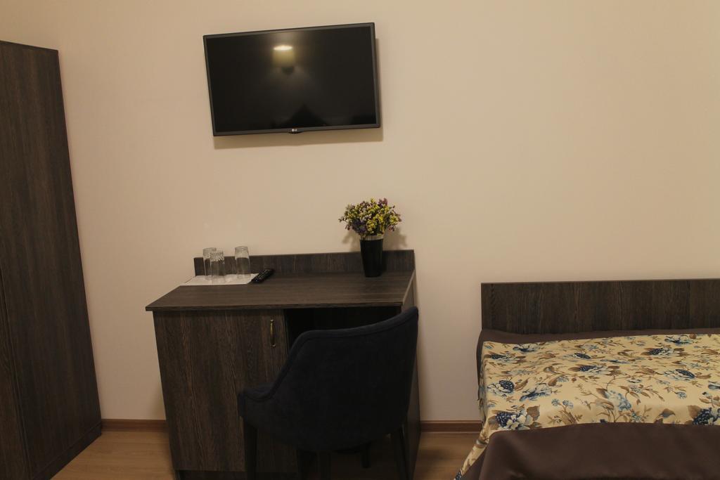 Non-Stop Economy Hotel Boryspilʼ Exteriör bild
