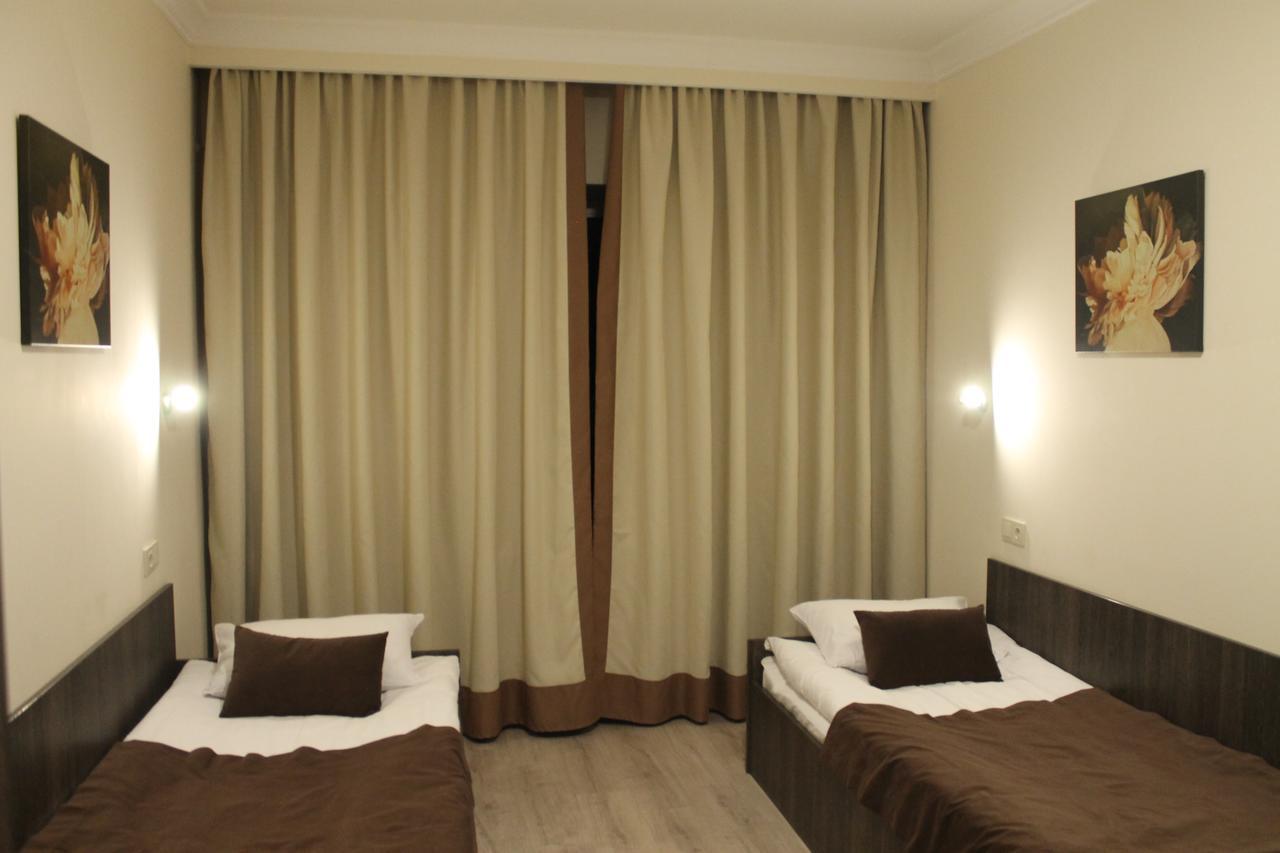 Non-Stop Economy Hotel Boryspilʼ Exteriör bild