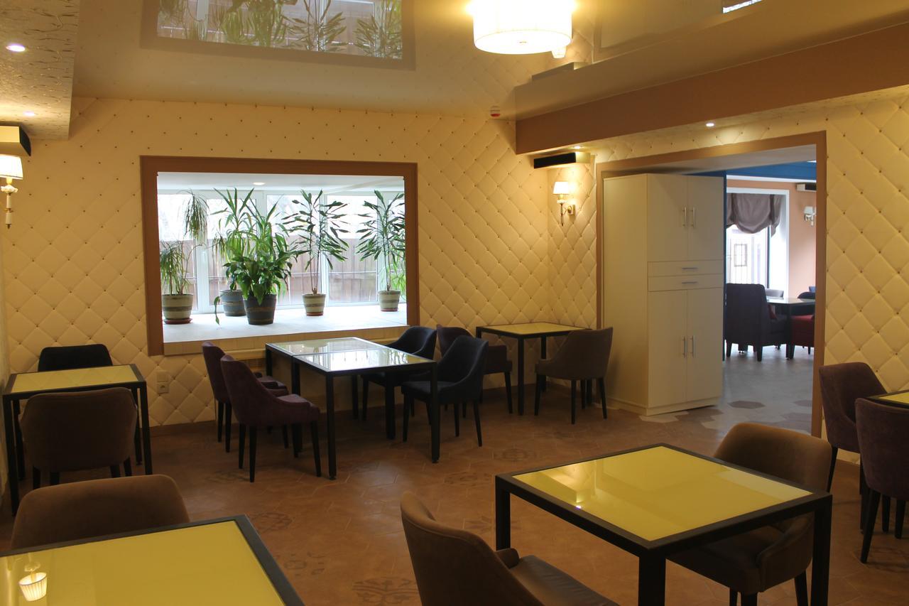 Non-Stop Economy Hotel Boryspilʼ Exteriör bild