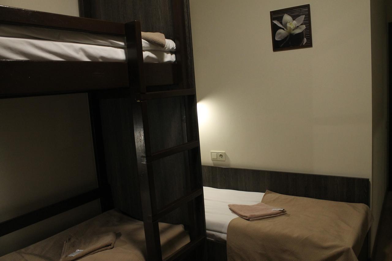 Non-Stop Economy Hotel Boryspilʼ Exteriör bild