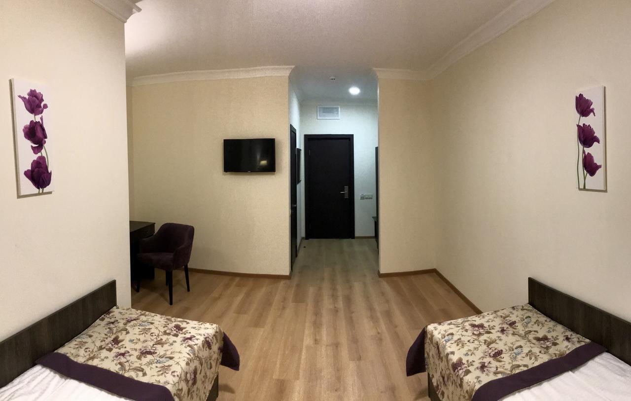 Non-Stop Economy Hotel Boryspilʼ Exteriör bild