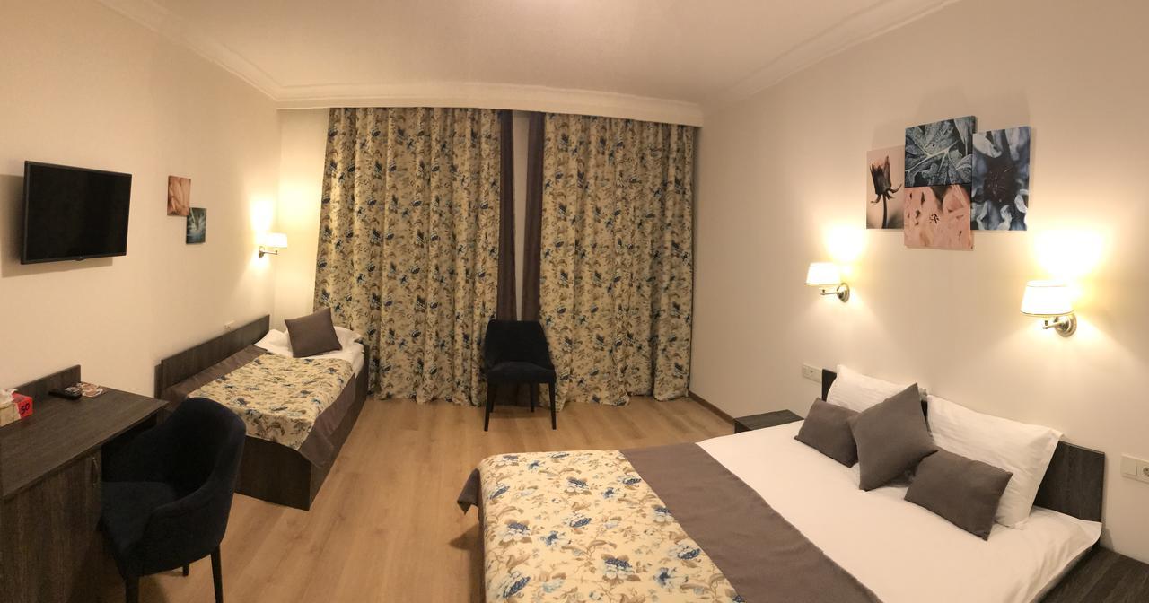 Non-Stop Economy Hotel Boryspilʼ Exteriör bild