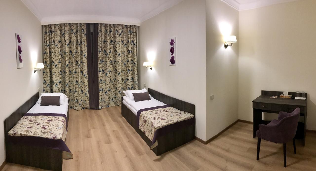 Non-Stop Economy Hotel Boryspilʼ Exteriör bild