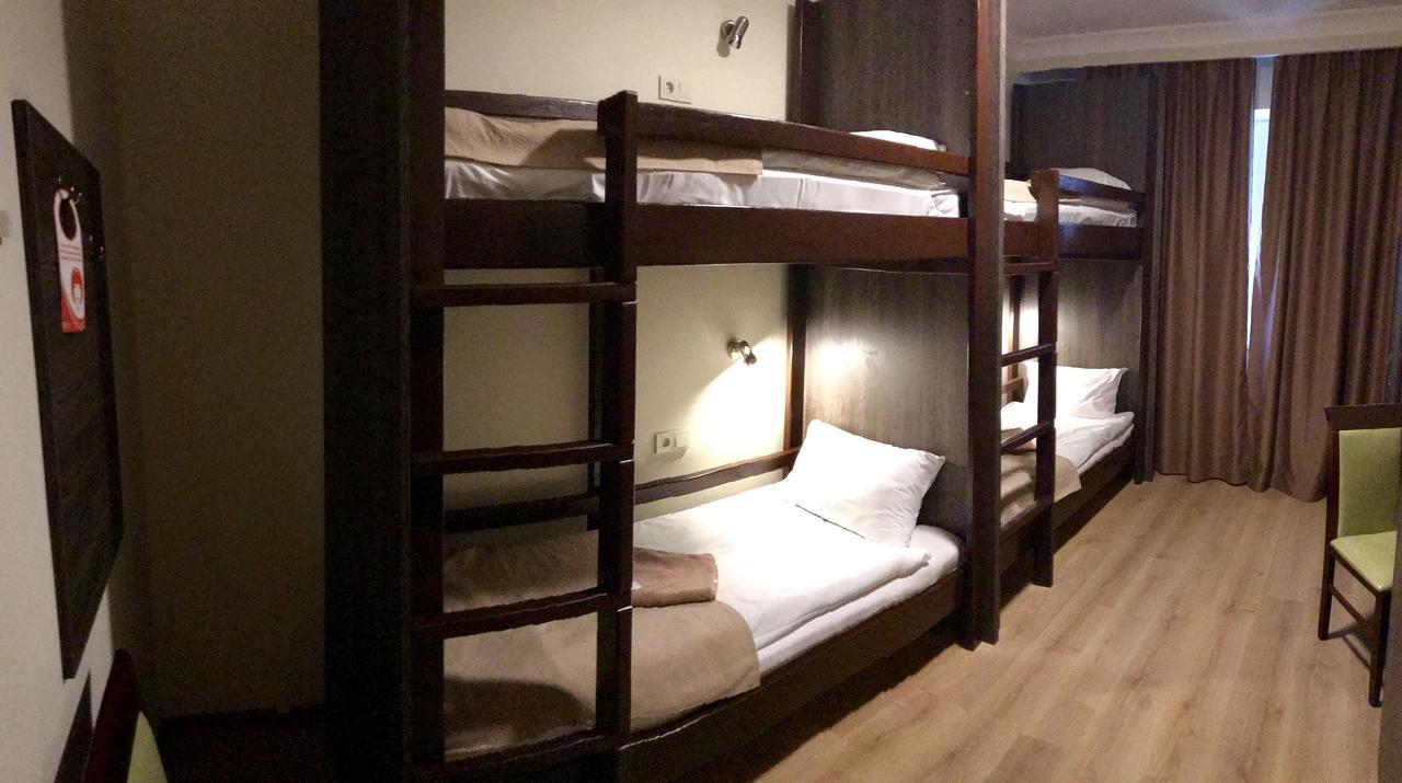 Non-Stop Economy Hotel Boryspilʼ Exteriör bild