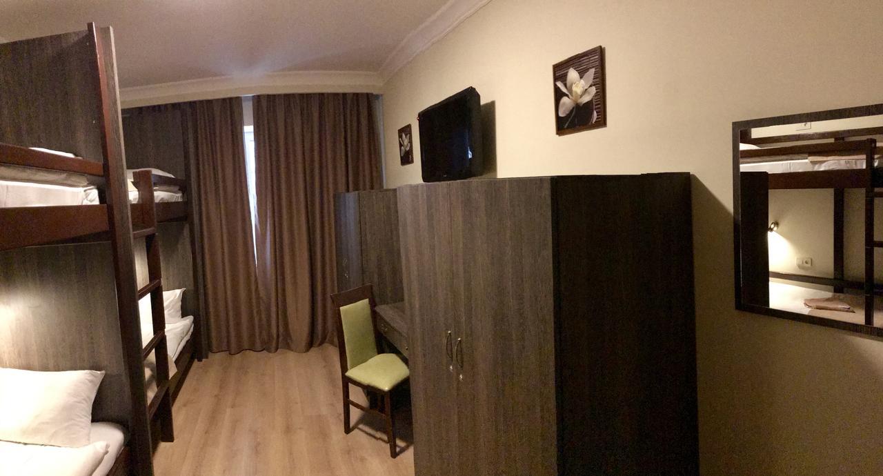 Non-Stop Economy Hotel Boryspilʼ Exteriör bild