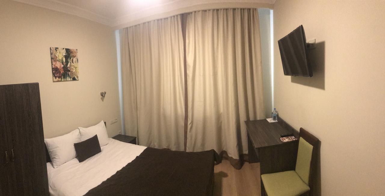Non-Stop Economy Hotel Boryspilʼ Exteriör bild