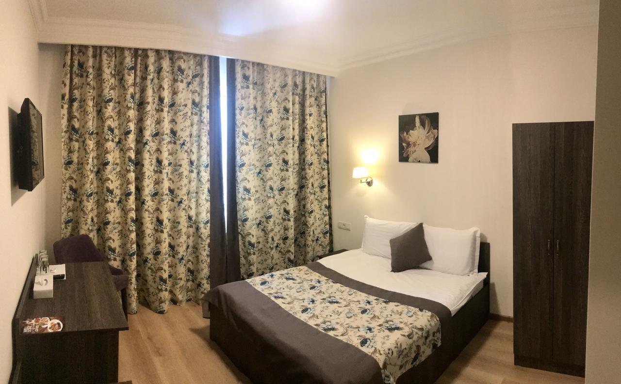 Non-Stop Economy Hotel Boryspilʼ Exteriör bild