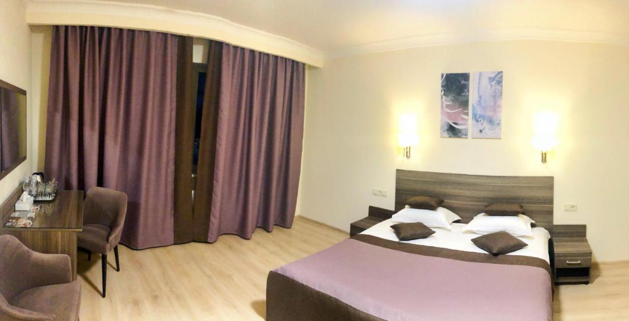 Non-Stop Economy Hotel Boryspilʼ Exteriör bild