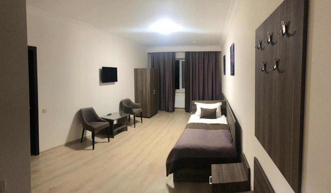 Non-Stop Economy Hotel Boryspilʼ Exteriör bild