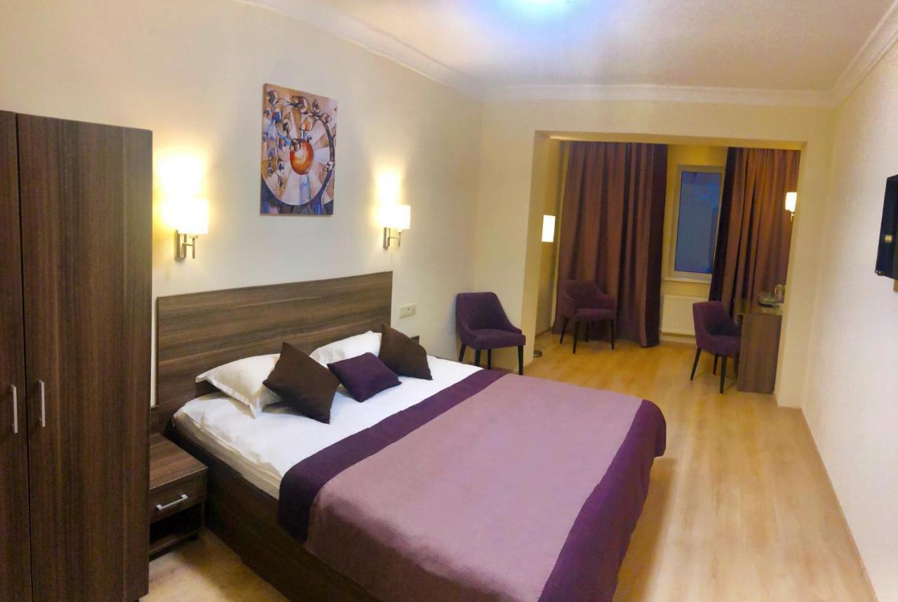 Non-Stop Economy Hotel Boryspilʼ Exteriör bild